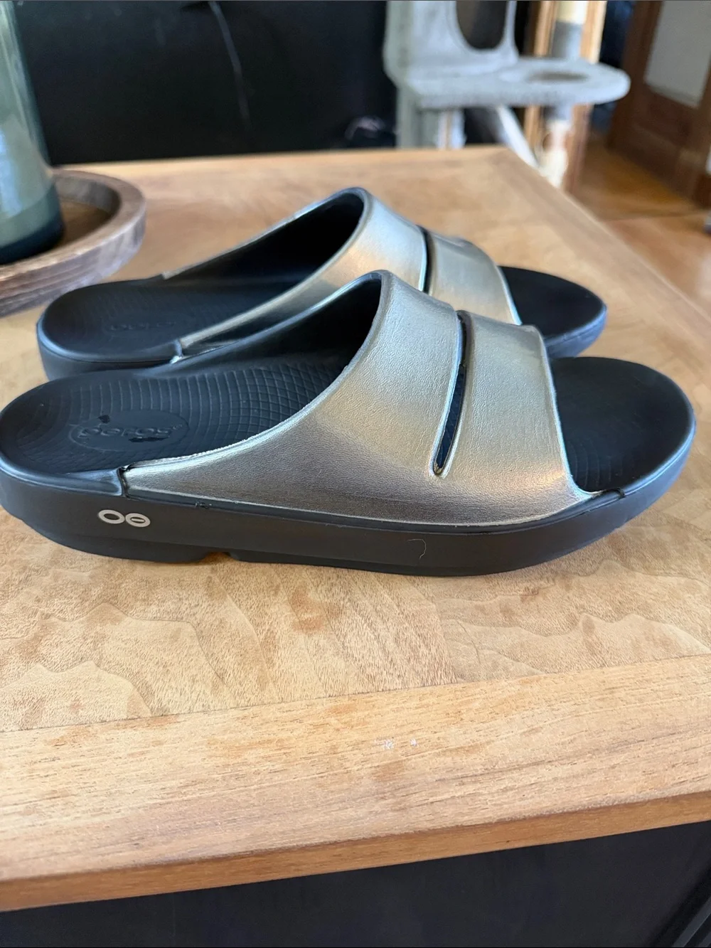 Oofos Ooahh Luxe Slides Size 11